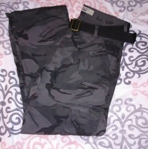 BNWOT! Mens wrangler army cargo pants! Size 32-30